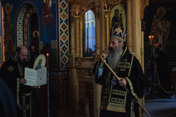 IPS Teofan a slujit liturghia darurilor mai-înainte-sfințite la Seminar